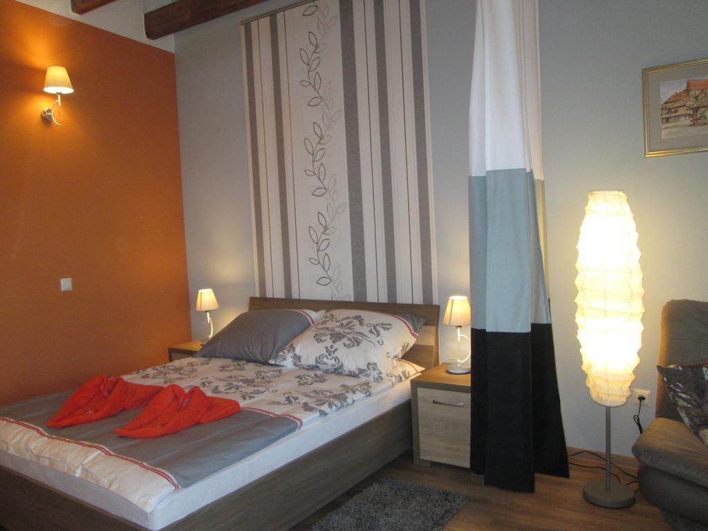 Apartamenty Przy Farze 카지미에르즈 돌니 객실 사진